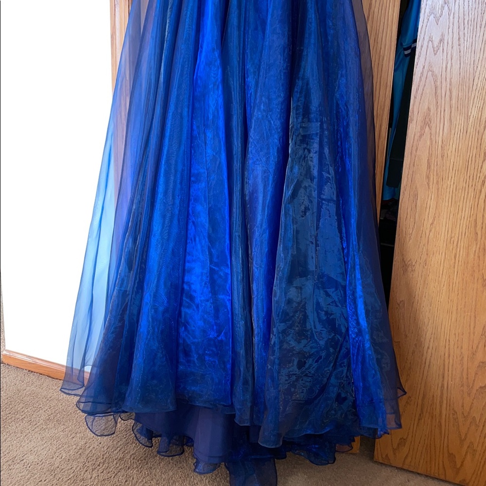 Elegant Blue Floral Evening Gown - Picture 6 of 11